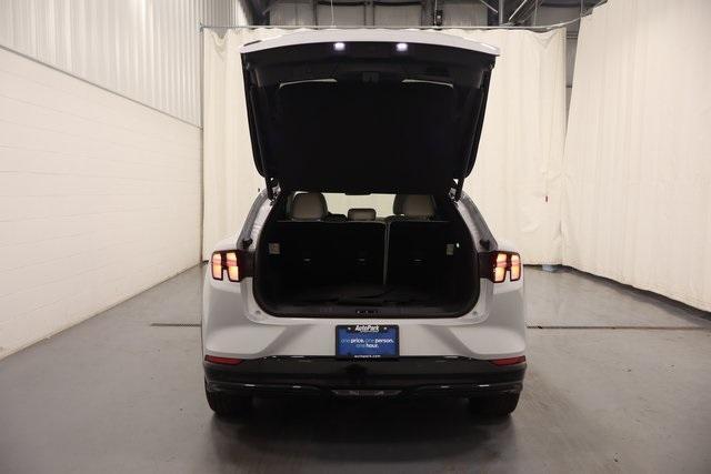 Photo of 2022 White Metallic Ford Mustang Mach-E