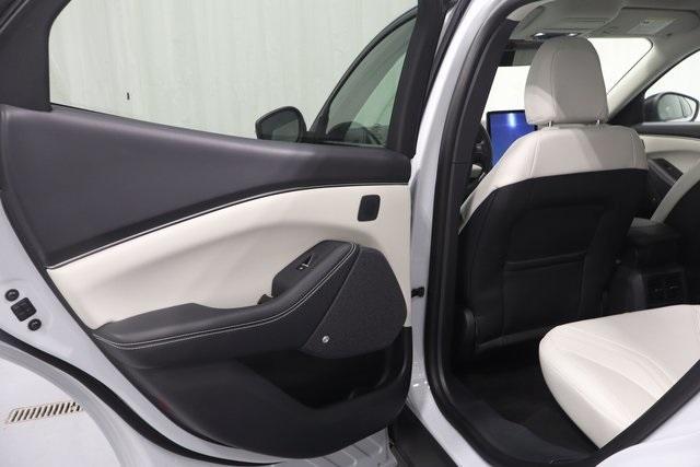 Photo of 2022 White Metallic Ford Mustang Mach-E