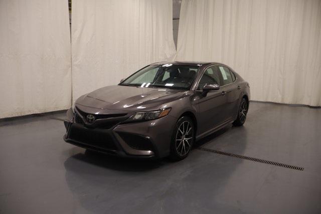 Photo of 2023 Gray Toyota Camry