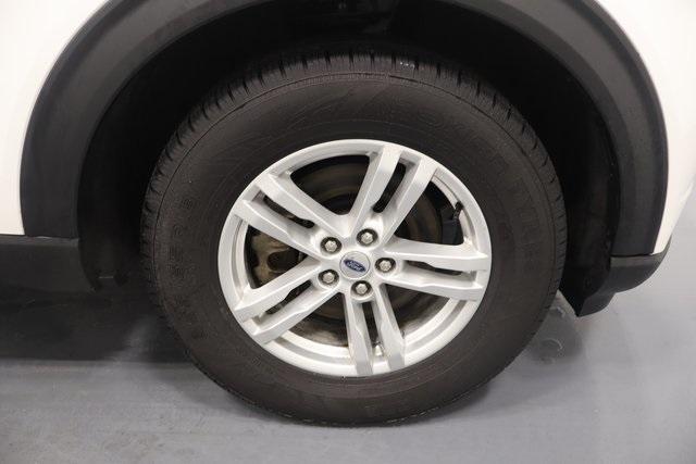 Photo of 2022 Star White Ford Explorer