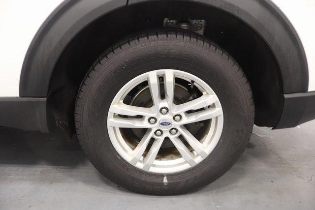 Photo of 2022 Star White Ford Explorer