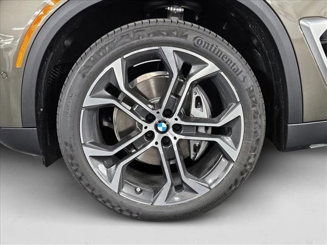 Photo of 2026 Manhattan Green Metallic BMW X5