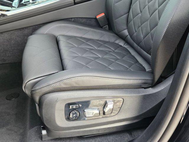 Photo of 2026 Carbon Black Metallic BMW X7
