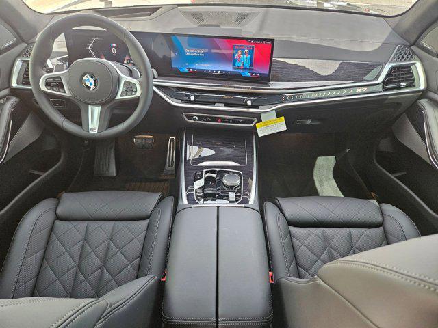 Photo of 2026 Carbon Black Metallic BMW X7