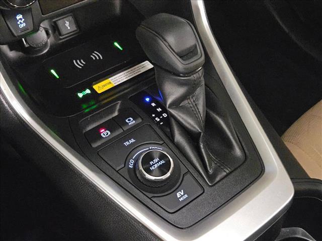 Photo of 2022 White Toyota RAV4 Hybrid