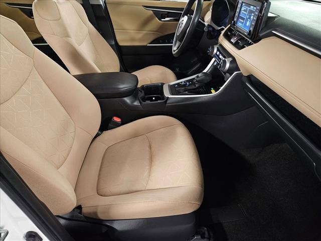 Photo of 2022 White Toyota RAV4 Hybrid