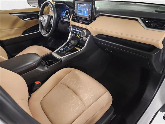 Photo of 2022 White Toyota RAV4 Hybrid