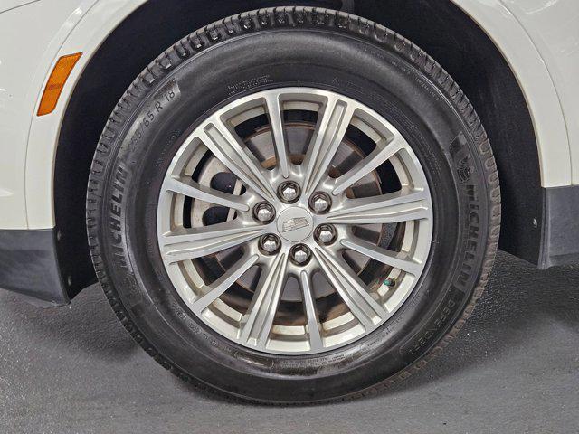 Photo of 2019 Crystal White Tricoat Cadillac XT5
