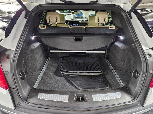 Photo of 2019 Crystal White Tricoat Cadillac XT5