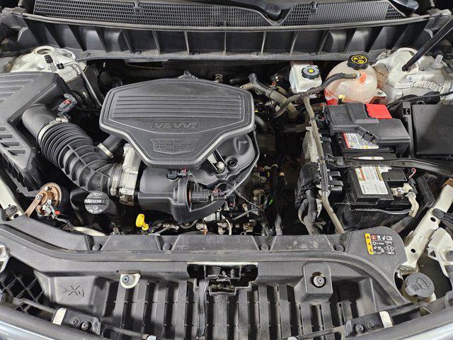 Photo of 2019 Crystal White Tricoat Cadillac XT5