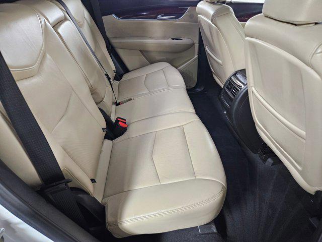Photo of 2019 Crystal White Tricoat Cadillac XT5