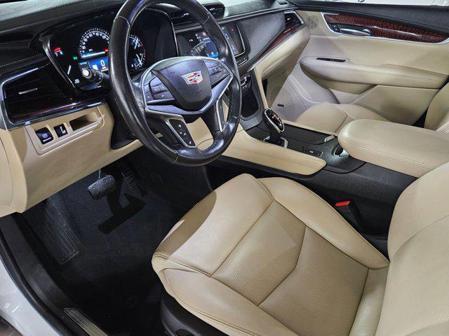 Photo of 2019 Crystal White Tricoat Cadillac XT5