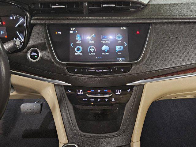 Photo of 2019 Crystal White Tricoat Cadillac XT5