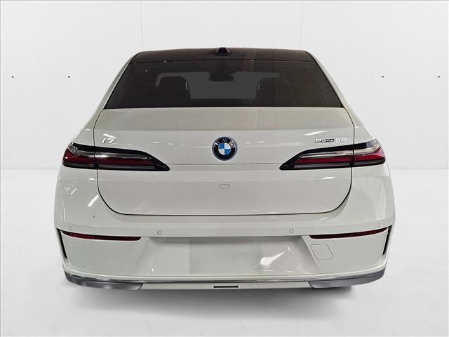 Photo of 2025 Alpine White BMW i7