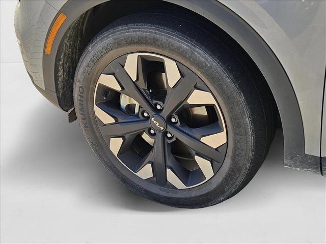 Photo of 2023 Wolf Gray Kia Sportage