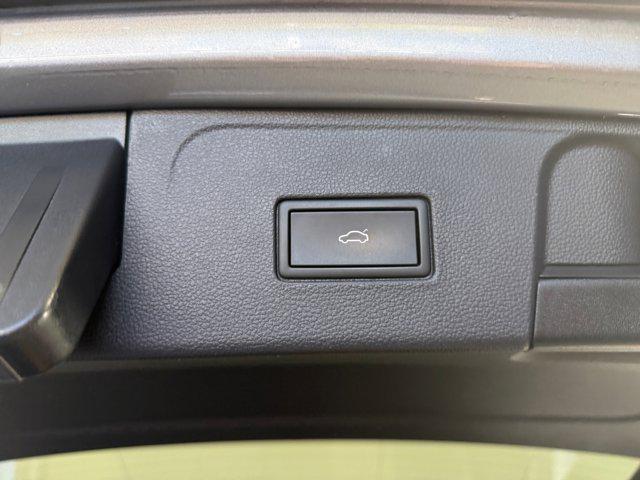 Photo of 2023 Pyrite Silver Metallic Volkswagen Atlas