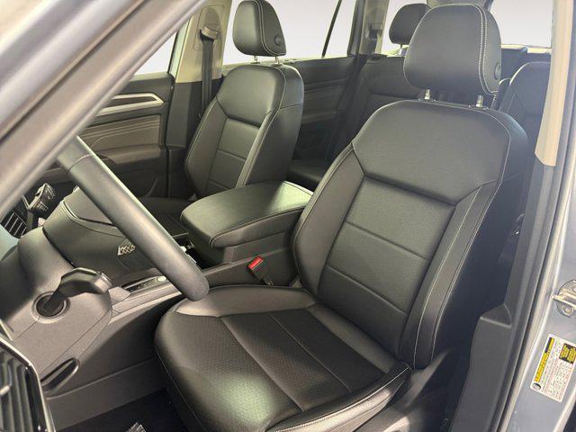 Photo of 2023 Pyrite Silver Metallic Volkswagen Atlas