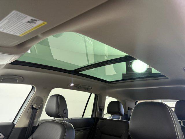 Photo of 2023 Pyrite Silver Metallic Volkswagen Atlas