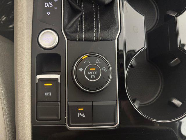 Photo of 2022 Deep Black Pearl Volkswagen Atlas