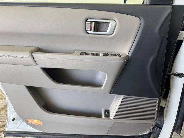 Photo of 2012 Taffeta White Honda Pilot