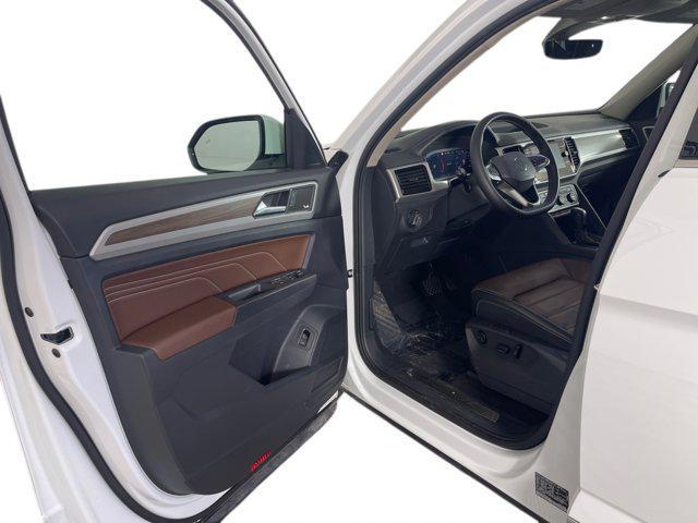 Photo of 2021 Pure White Volkswagen Atlas