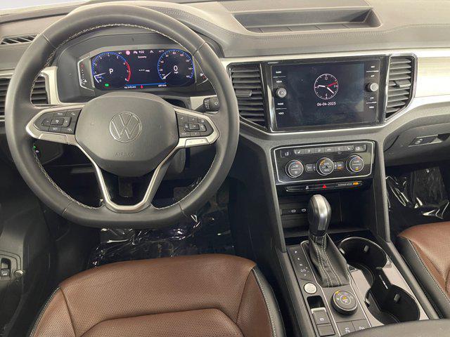 Photo of 2021 Pure White Volkswagen Atlas