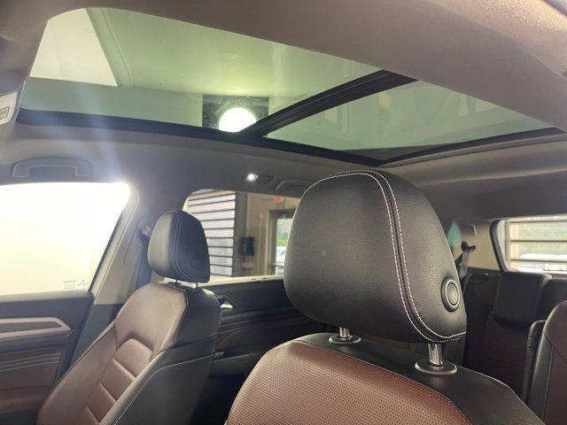 Photo of 2021 Pure White Volkswagen Atlas