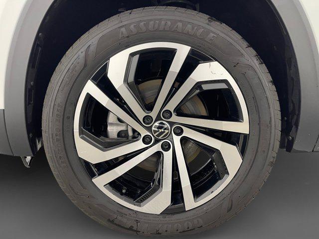 Photo of 2021 Pure White Volkswagen Atlas