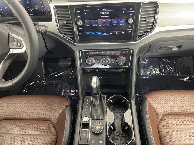 Photo of 2021 Pure White Volkswagen Atlas
