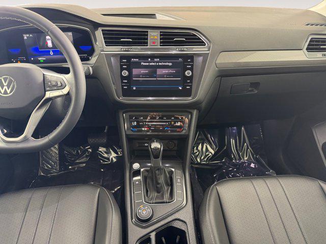 Photo of 2022 Pure White Volkswagen Tiguan