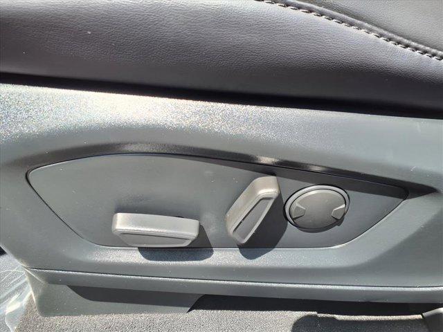 Photo of 2023 Iconic Silver Metallic Ford Explorer