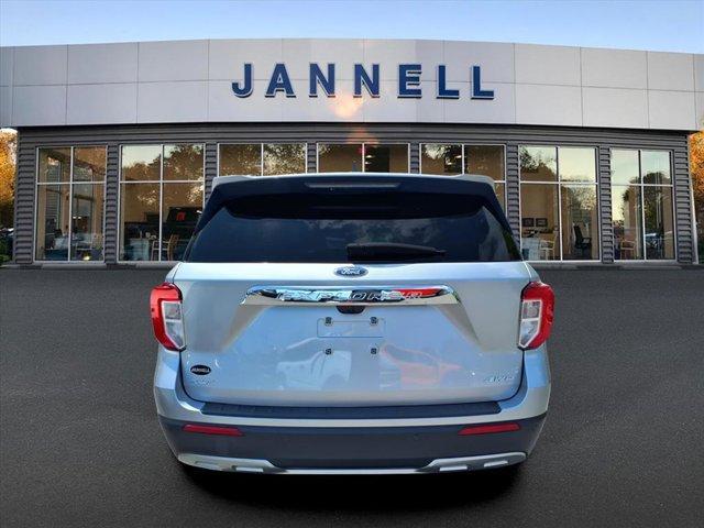 Photo of 2023 Iconic Silver Metallic Ford Explorer