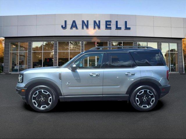 Photo of 2023 Iconic Silver Metallic Ford Bronco Sport