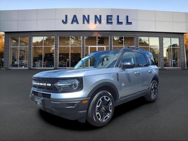 Photo of 2023 Iconic Silver Metallic Ford Bronco Sport