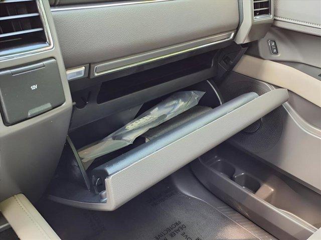 Photo of 2021 Rapid Red Metallic Tinted Clearcoat Ford Expedition