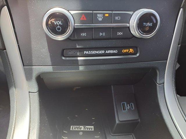 Photo of 2022 Star White Ford Edge