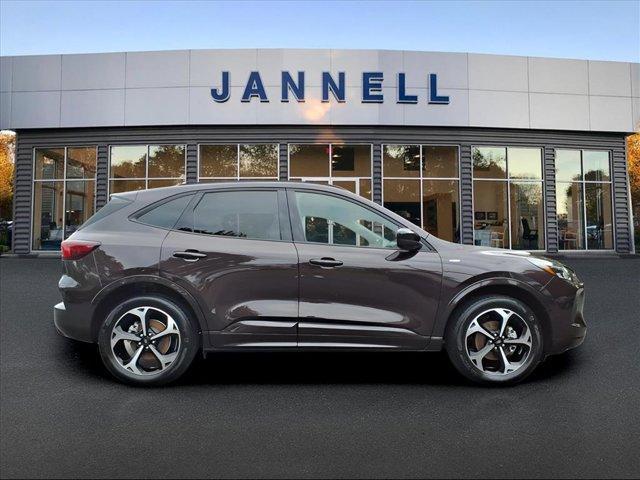 Photo of 2023 Cinnabar Red Metallic Ford Escape