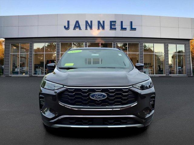 Photo of 2023 Cinnabar Red Metallic Ford Escape