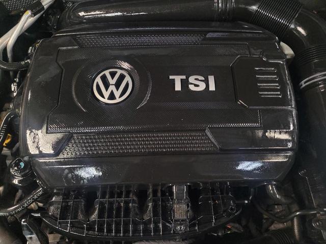 Photo of 2014 Reflex Silver Metallic Volkswagen Jetta