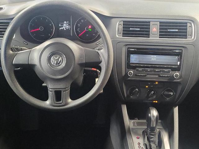 Photo of 2014 Reflex Silver Metallic Volkswagen Jetta