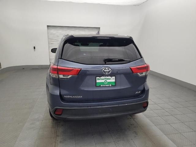 Photo of 2019 Shoreline Blue Pearl Toyota Highlander