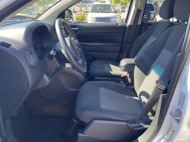 Photo of 2016 Bright White Clearcoat Jeep Compass