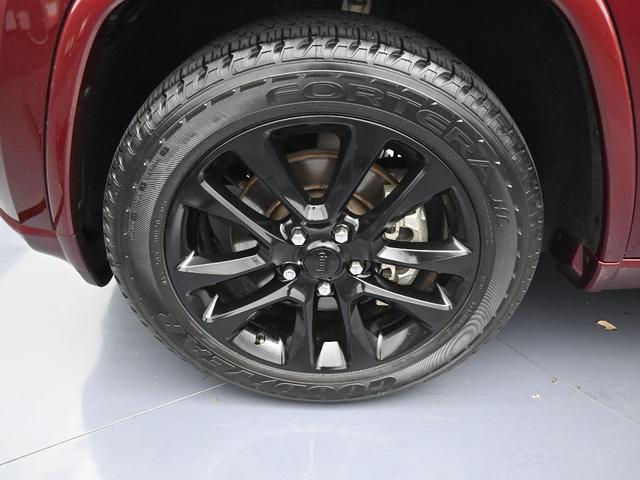 Photo of 2021 Velvet Red Pearlcoat Jeep Grand Cherokee