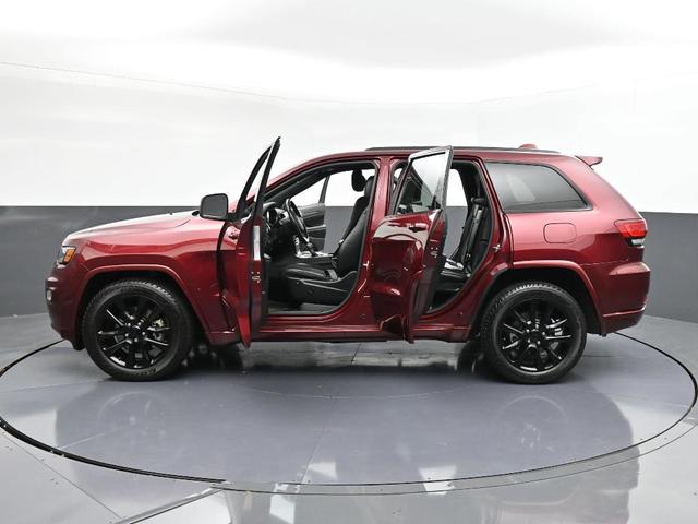 Photo of 2021 Velvet Red Pearlcoat Jeep Grand Cherokee