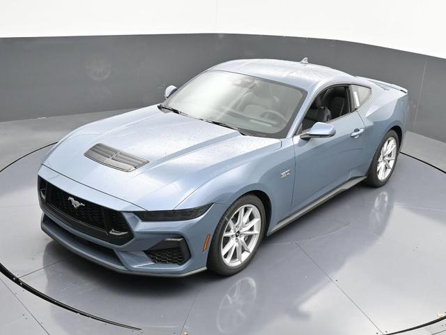 Photo of 2025 Vapor Blue Metallic Ford Mustang