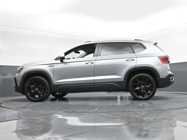 Photo of 2024 Pyrite Silver Metallic Volkswagen Taos