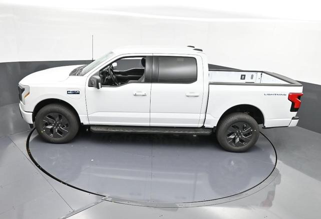 Photo of 2025 Oxford White Ford F-150 Lightning