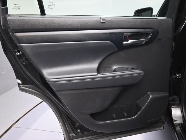 Photo of 2022 Midnight Black Metallic Toyota Highlander