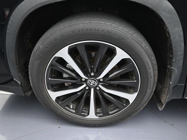 Photo of 2022 Midnight Black Metallic Toyota Highlander