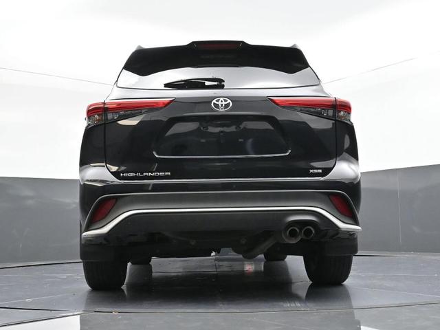 Photo of 2022 Midnight Black Metallic Toyota Highlander